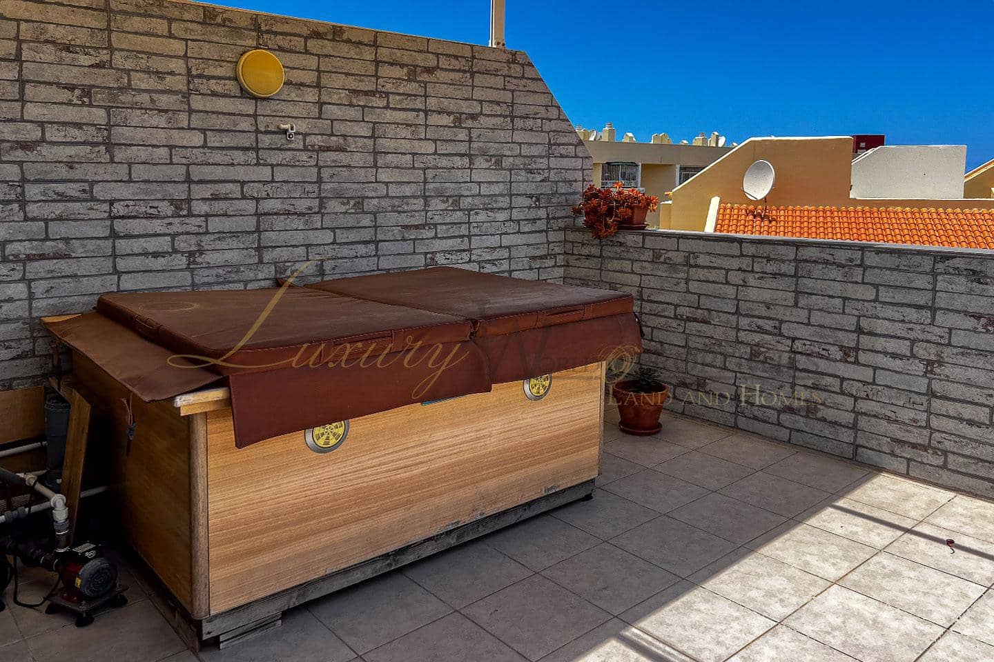 4 quarto Moradia para venda em Costa Adeje com piscina garagem - 690 000 € (Ref: 9111250)