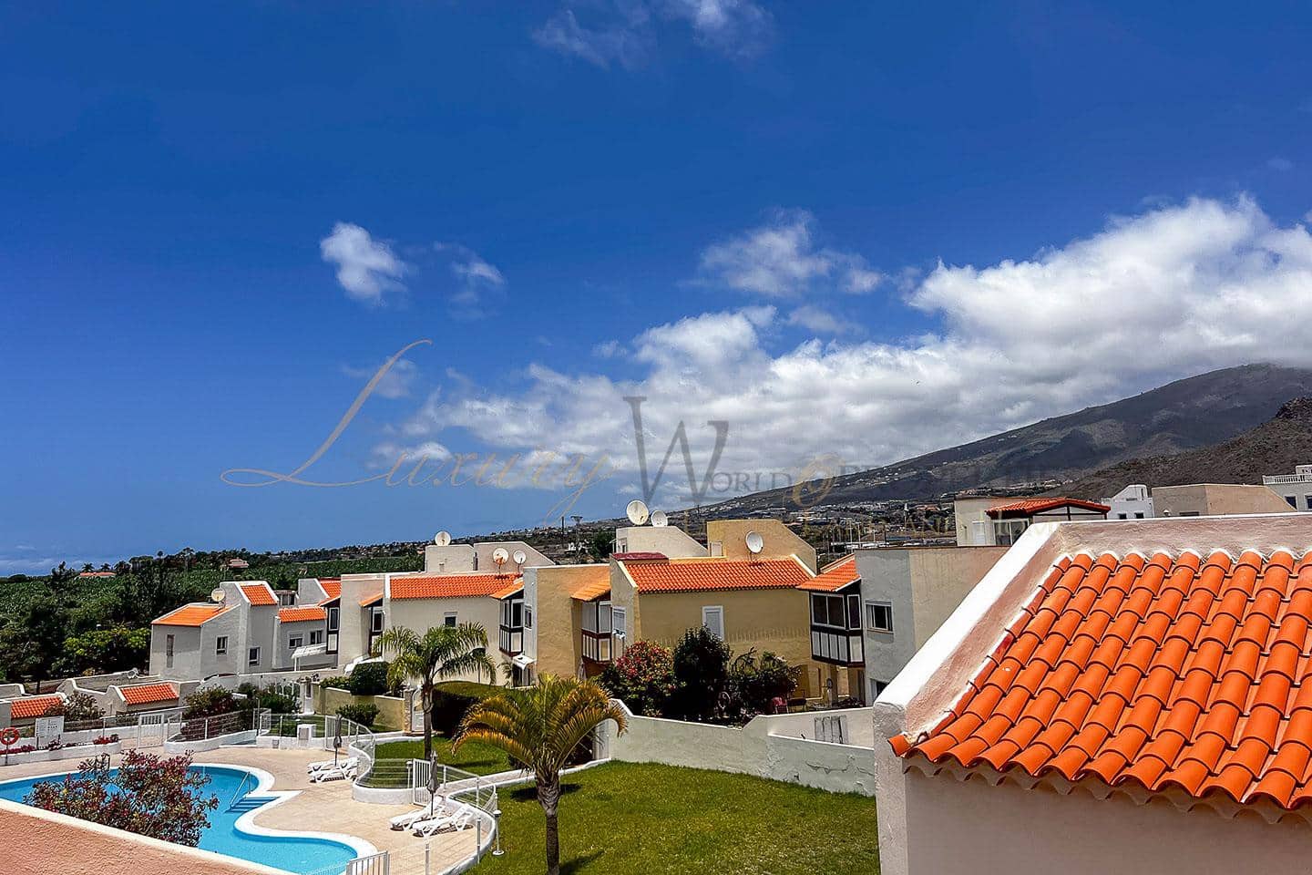 4 quarto Moradia para venda em Costa Adeje com piscina garagem - 690 000 € (Ref: 9111250)