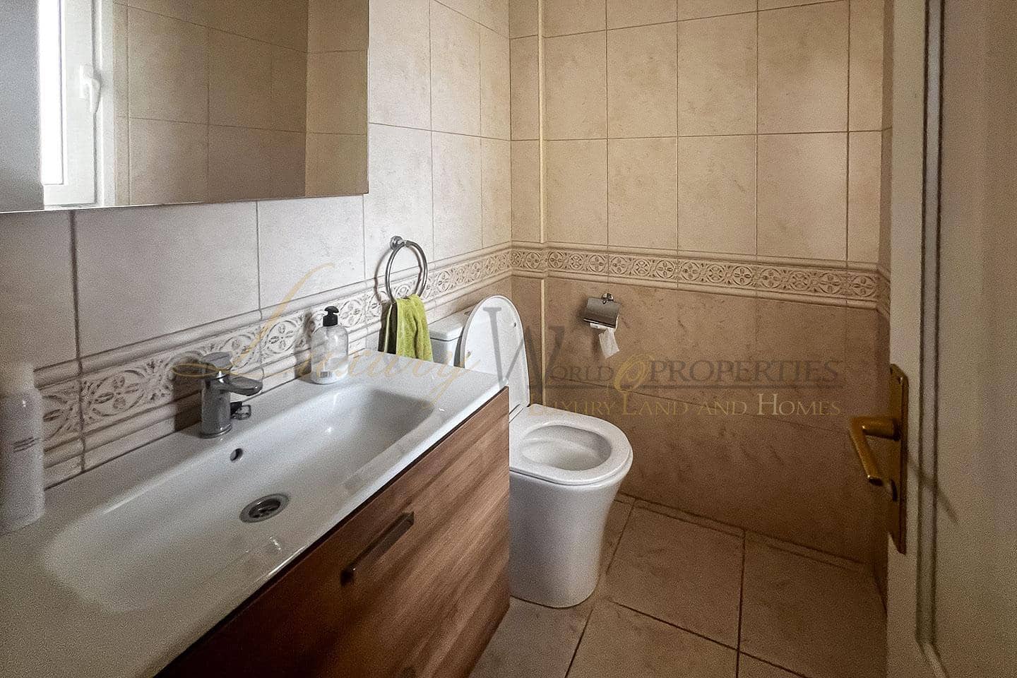 4 quarto Moradia para venda em Costa Adeje com piscina garagem - 690 000 € (Ref: 9111250)