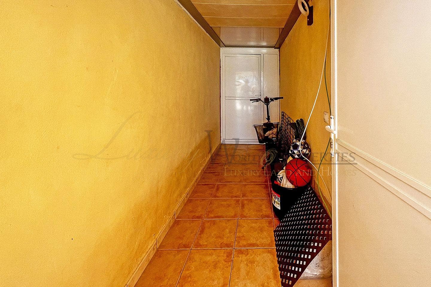 4 quarto Moradia para venda em Costa Adeje com piscina garagem - 690 000 € (Ref: 9111250)