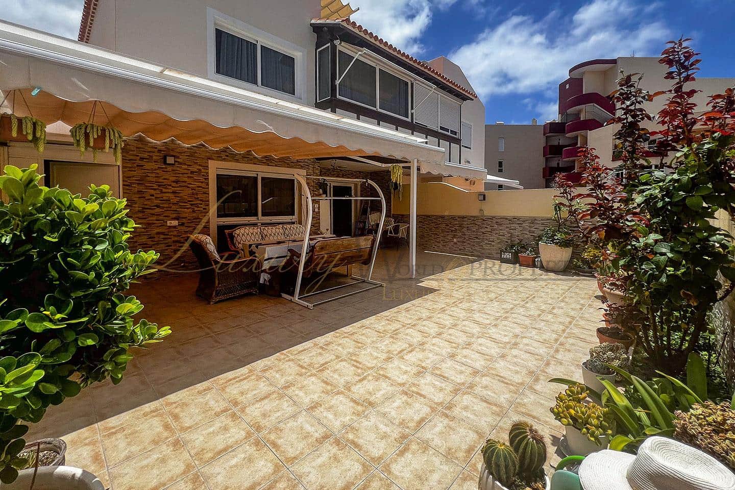 4 quarto Moradia para venda em Costa Adeje com piscina garagem - 690 000 € (Ref: 9111250)