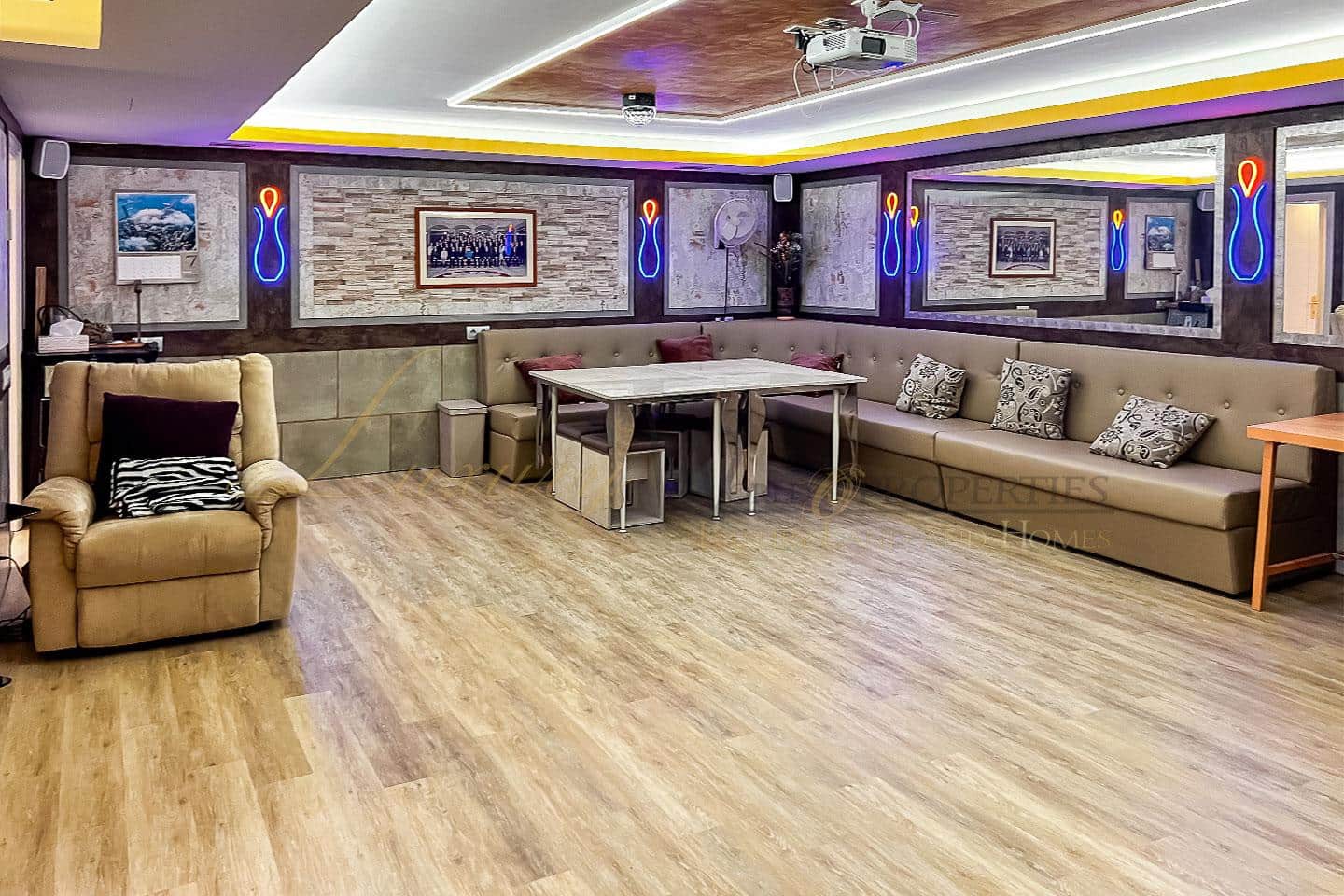 4 quarto Moradia para venda em Costa Adeje com piscina garagem - 690 000 € (Ref: 9111250)