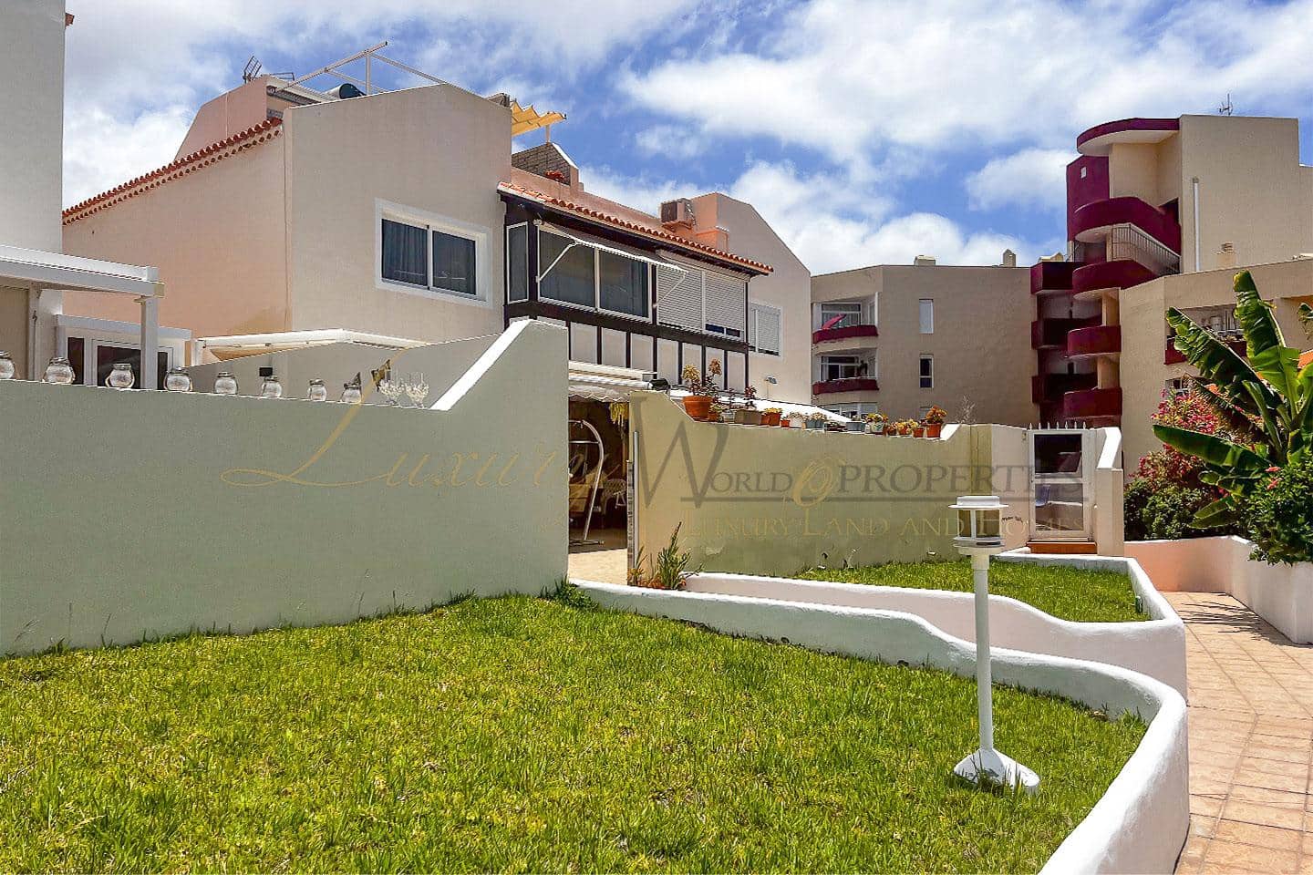 4 quarto Moradia para venda em Costa Adeje com piscina garagem - 690 000 € (Ref: 9111250)