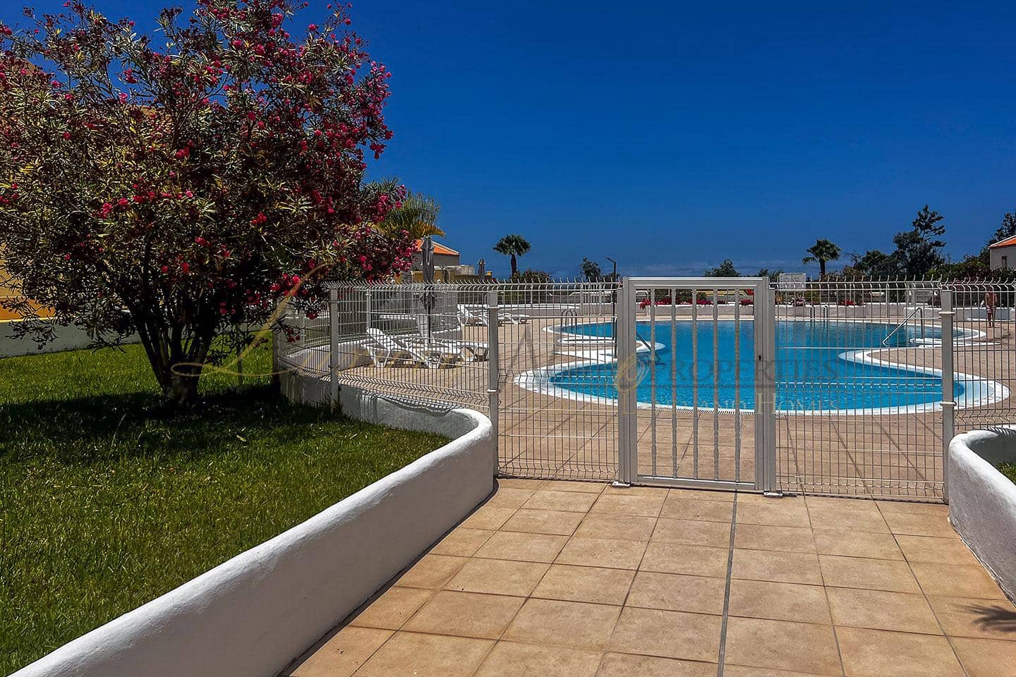 4 quarto Moradia para venda em Costa Adeje com piscina garagem - 690 000 € (Ref: 9111250)