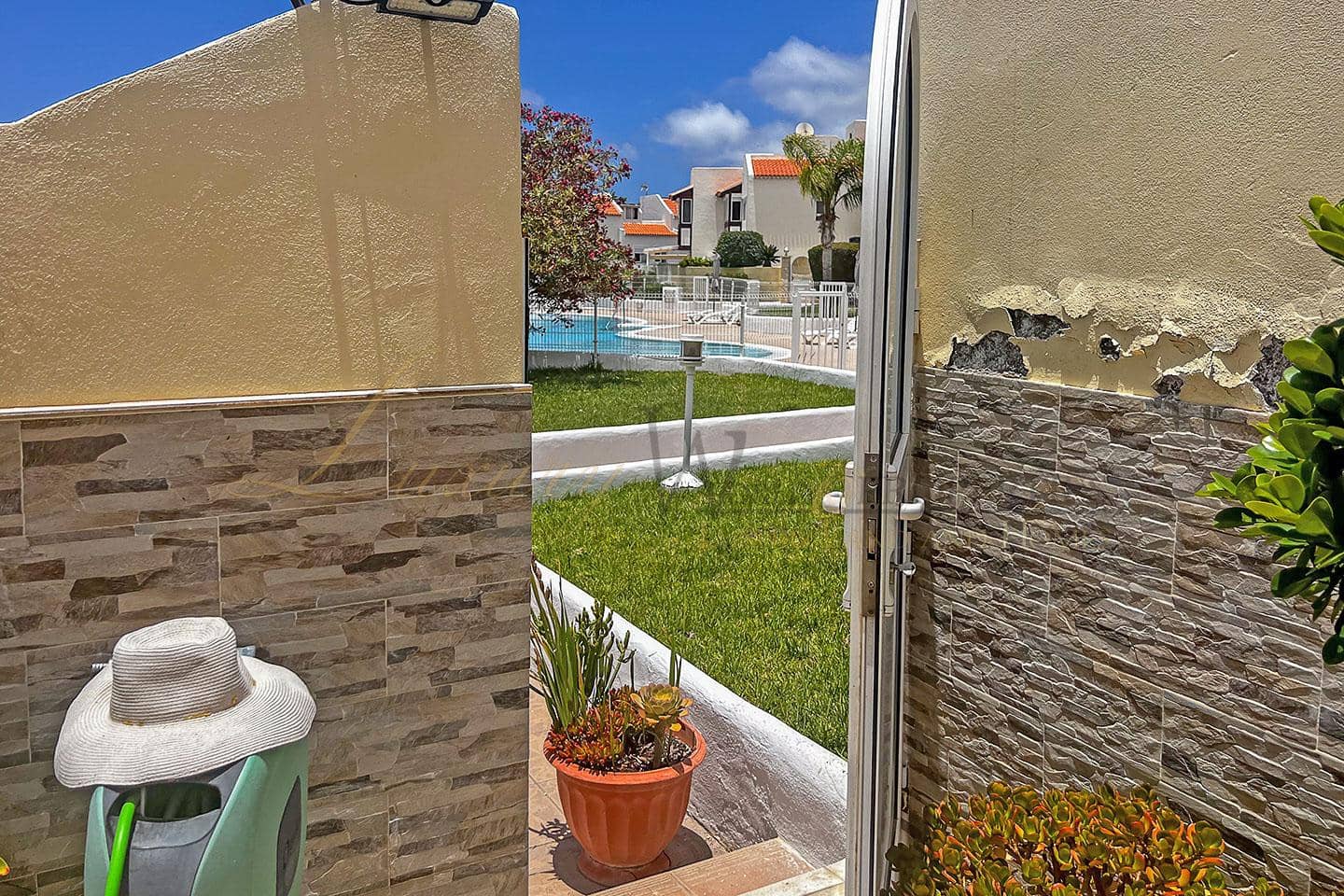 4 quarto Moradia para venda em Costa Adeje com piscina garagem - 690 000 € (Ref: 9111250)