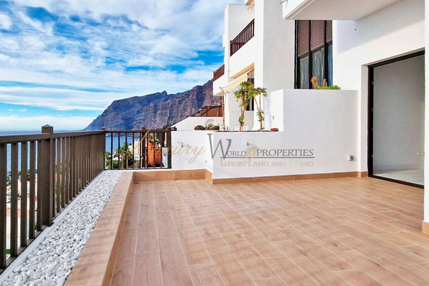 2 soveværelse Lejlighed til salg i Los Gigantes med swimmingpool - € 575.000 (Ref: 9142291)