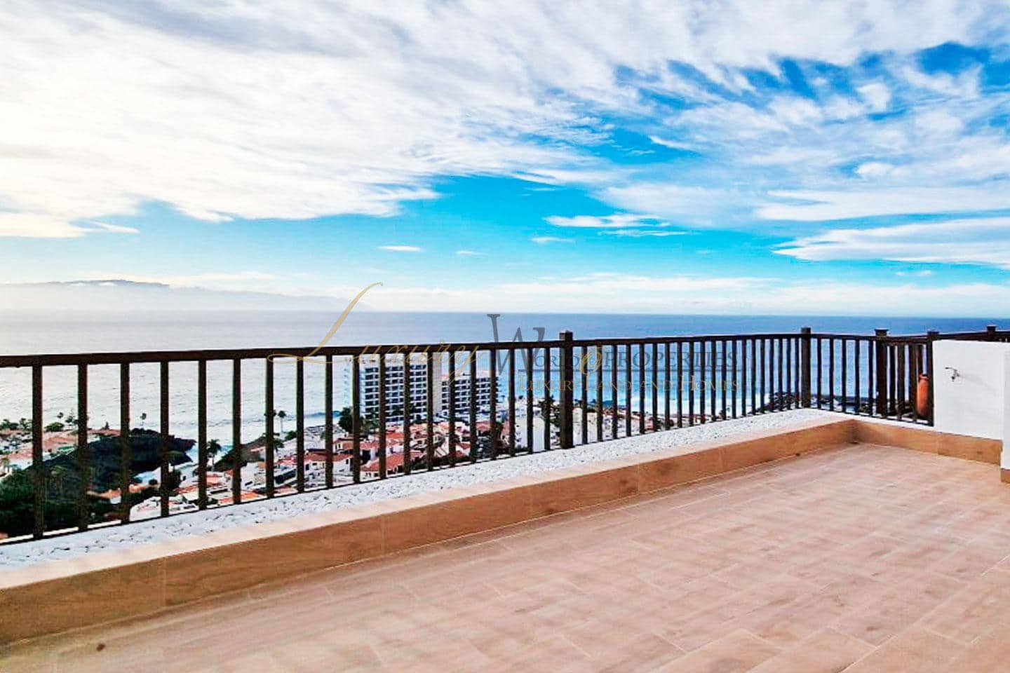 2 soveværelse Lejlighed til salg i Los Gigantes med swimmingpool - € 575.000 (Ref: 9142291)