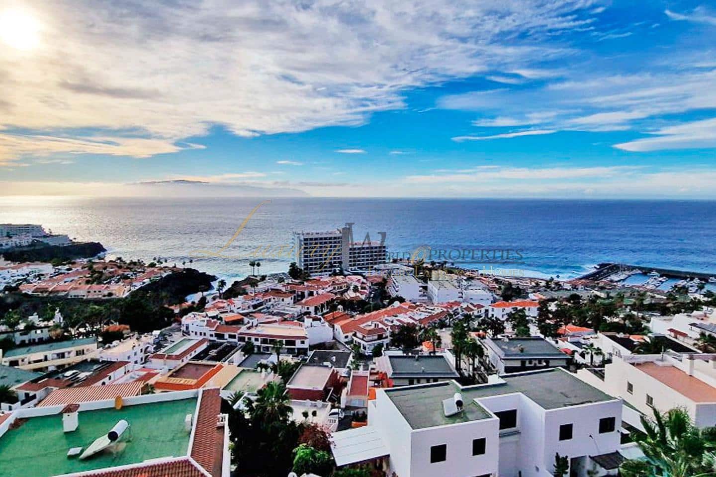 2 soveværelse Lejlighed til salg i Los Gigantes med swimmingpool - € 575.000 (Ref: 9142291)