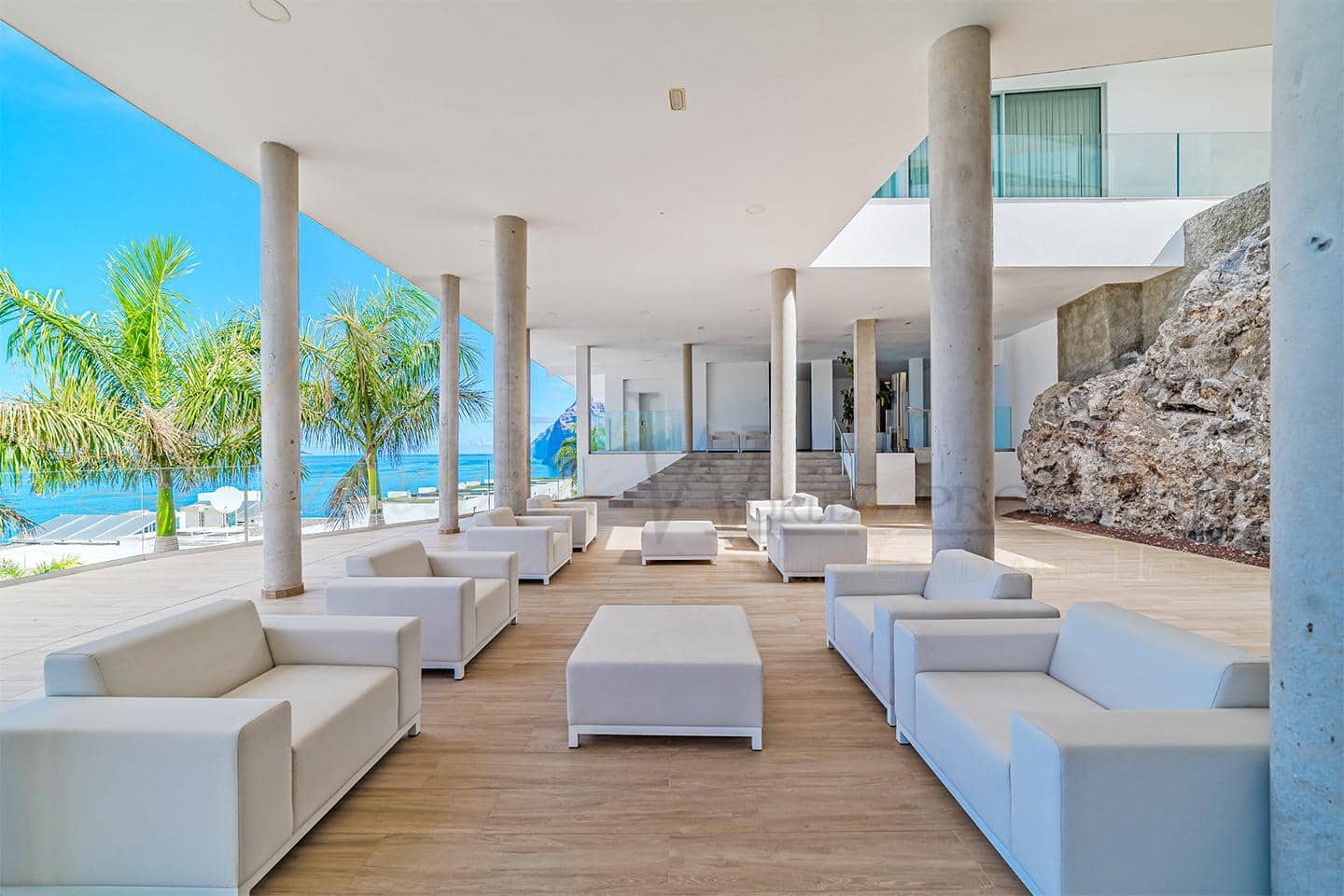 3 bedroom Flat for sale in Los Gigantes with pool garage - € 2,495,000 (Ref: 9164306)