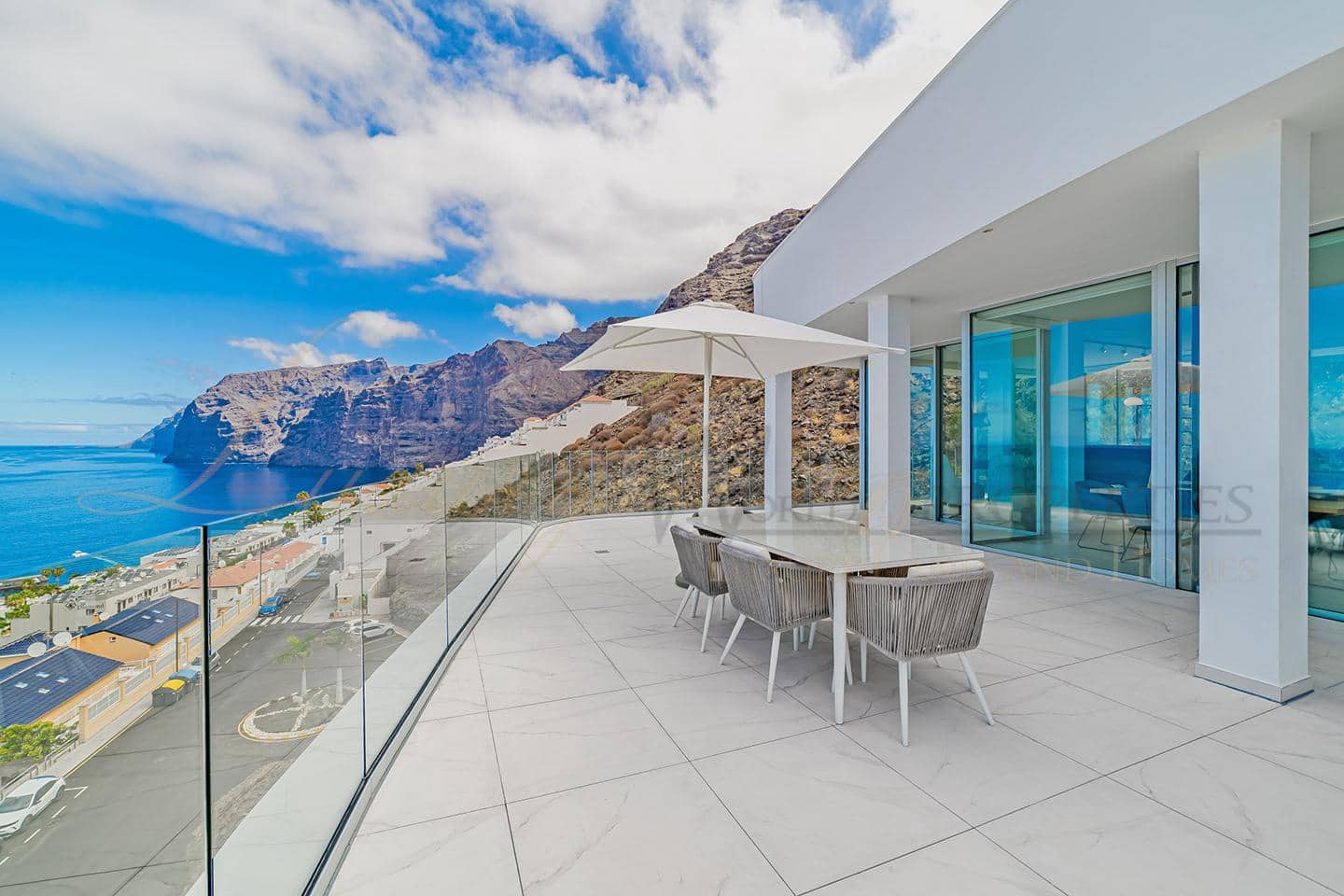 3 bedroom Flat for sale in Los Gigantes with pool garage - € 2,495,000 (Ref: 9164306)