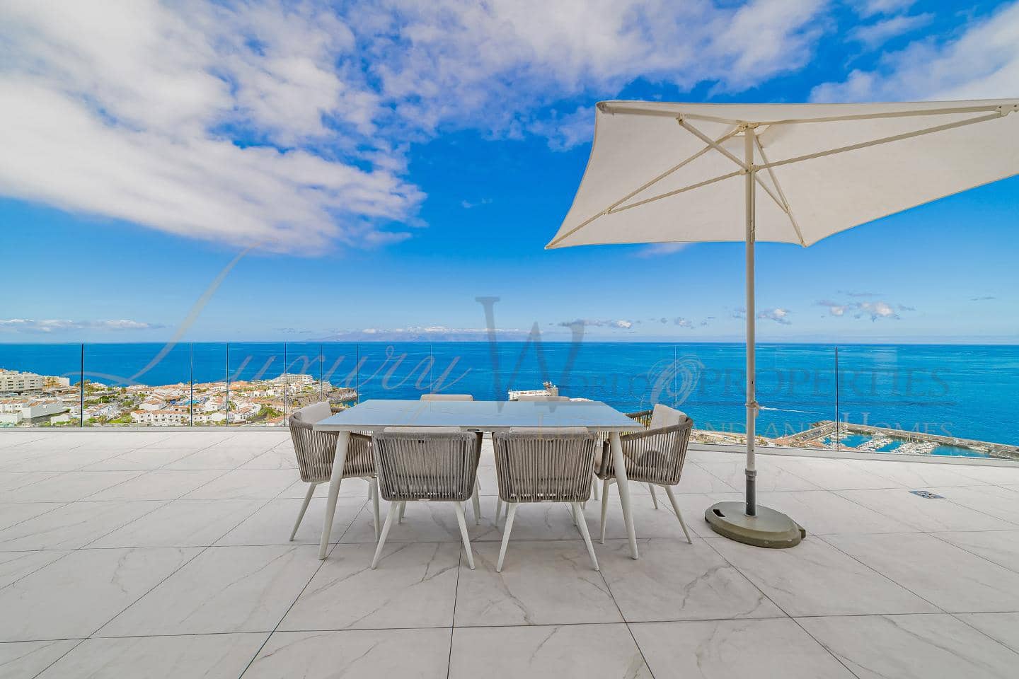 3 bedroom Flat for sale in Los Gigantes with pool garage - € 2,495,000 (Ref: 9164306)