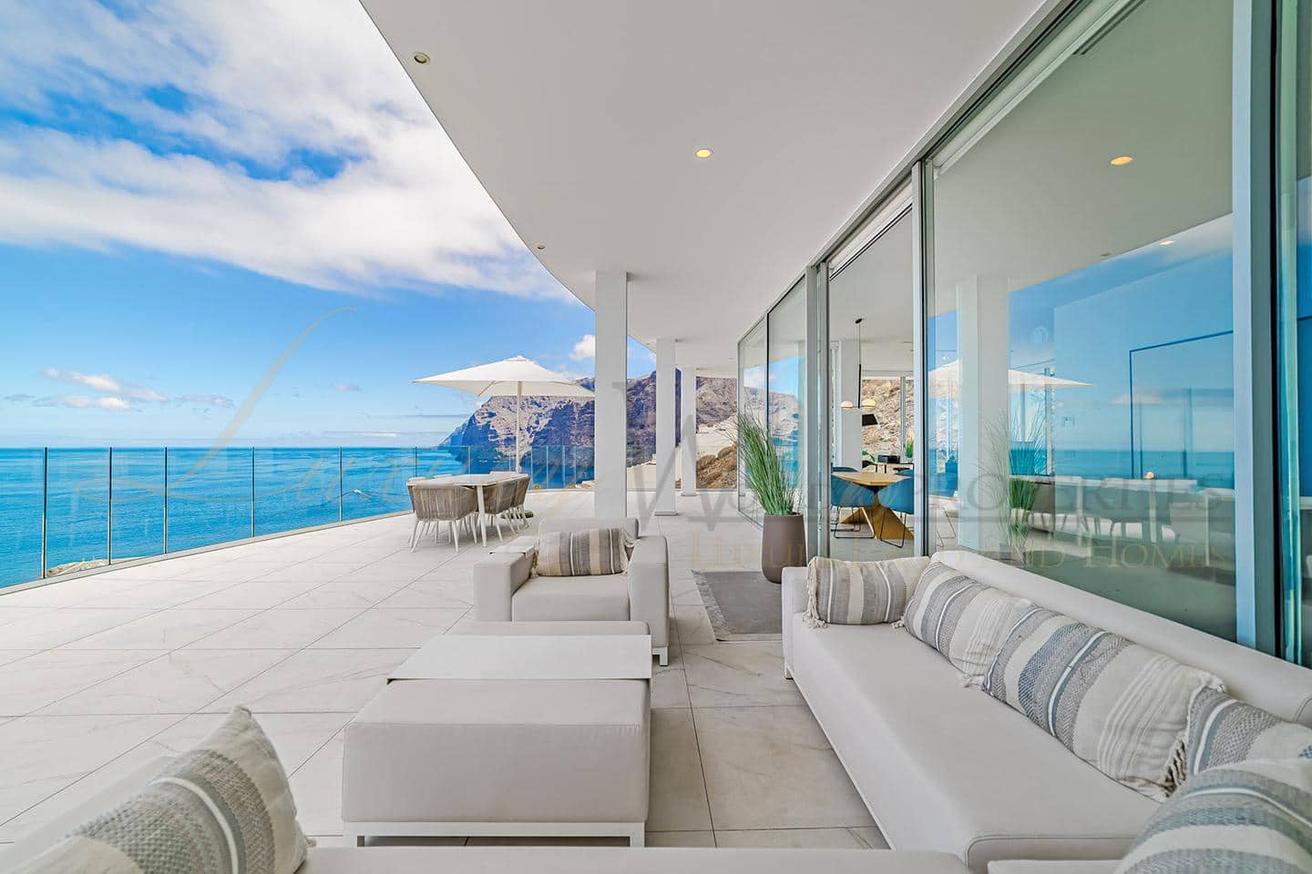 3 bedroom Flat for sale in Los Gigantes with pool garage - € 2,495,000 (Ref: 9164306)