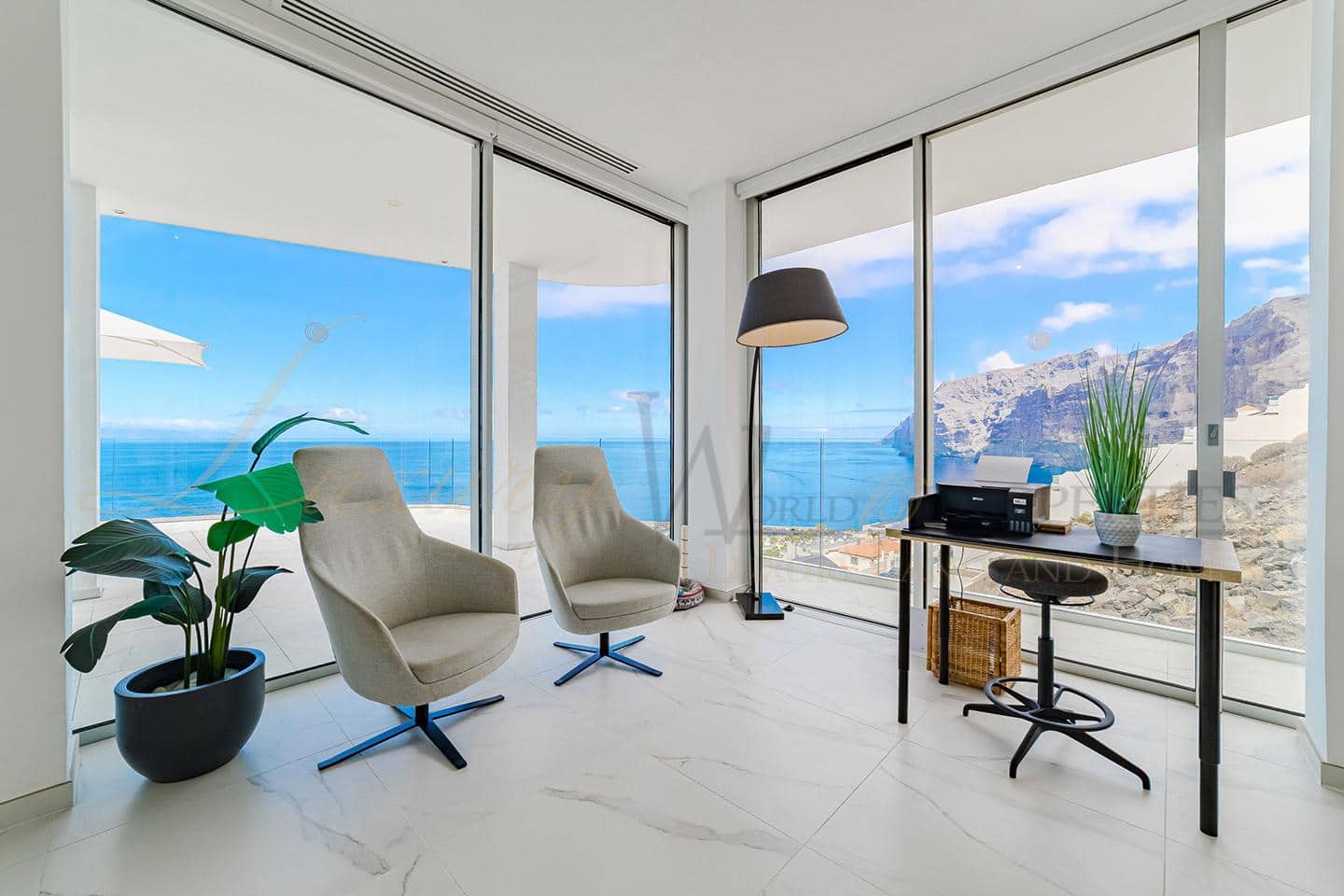 3 bedroom Flat for sale in Los Gigantes with pool garage - € 2,495,000 (Ref: 9164306)