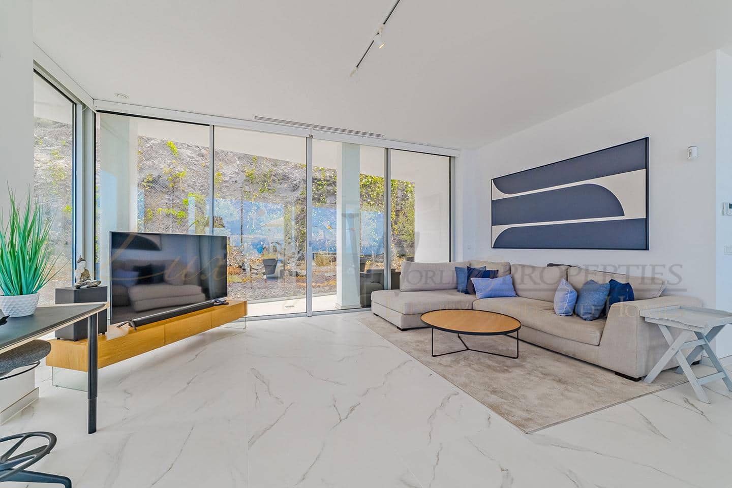 3 bedroom Flat for sale in Los Gigantes with pool garage - € 2,495,000 (Ref: 9164306)