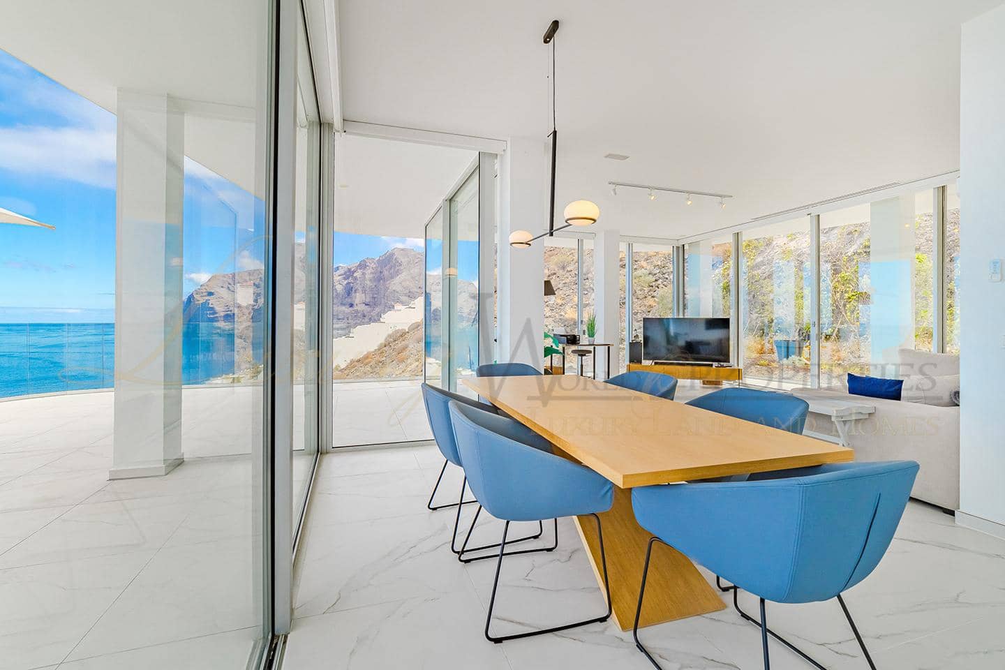 3 bedroom Flat for sale in Los Gigantes with pool garage - € 2,495,000 (Ref: 9164306)