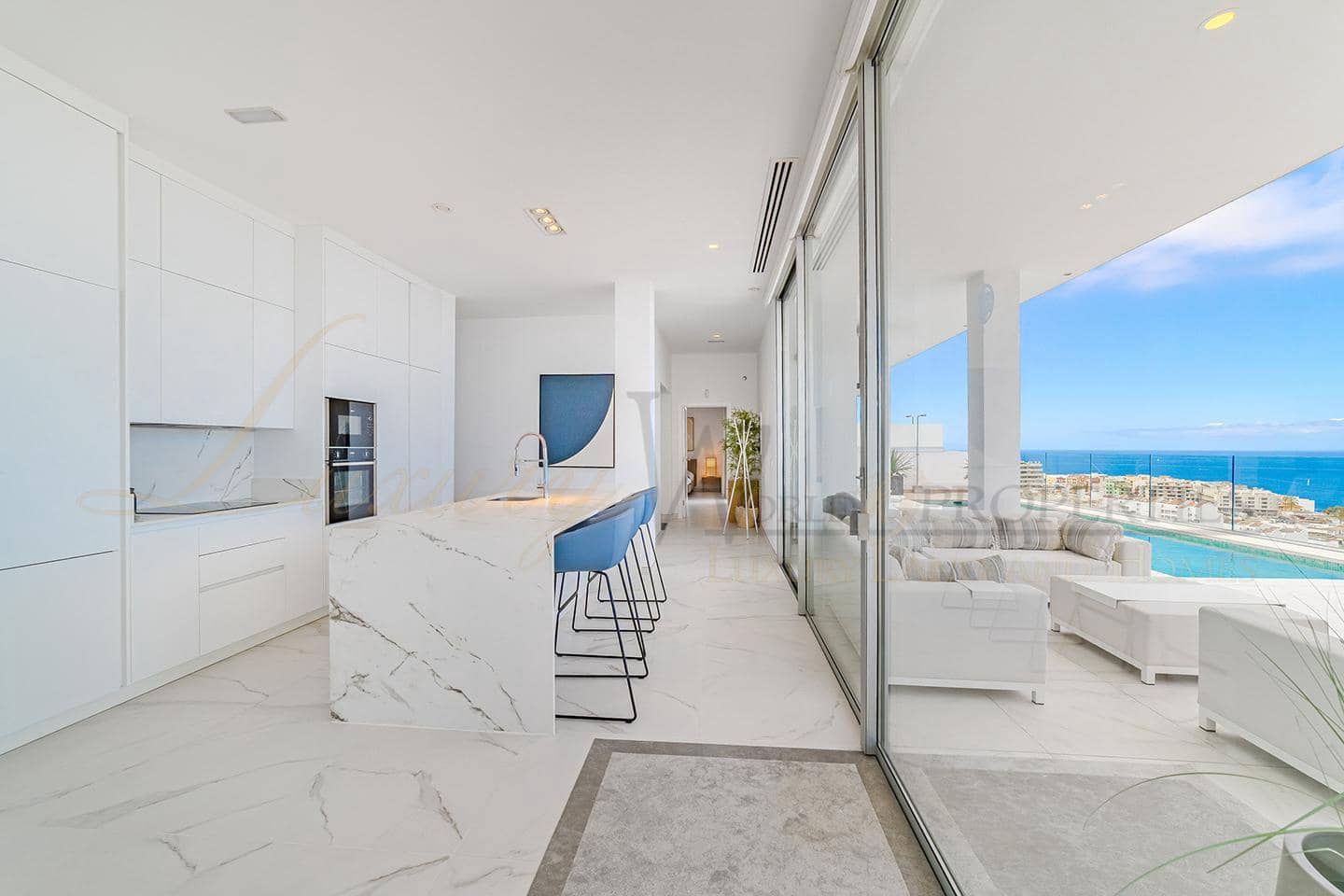 3 bedroom Flat for sale in Los Gigantes with pool garage - € 2,495,000 (Ref: 9164306)