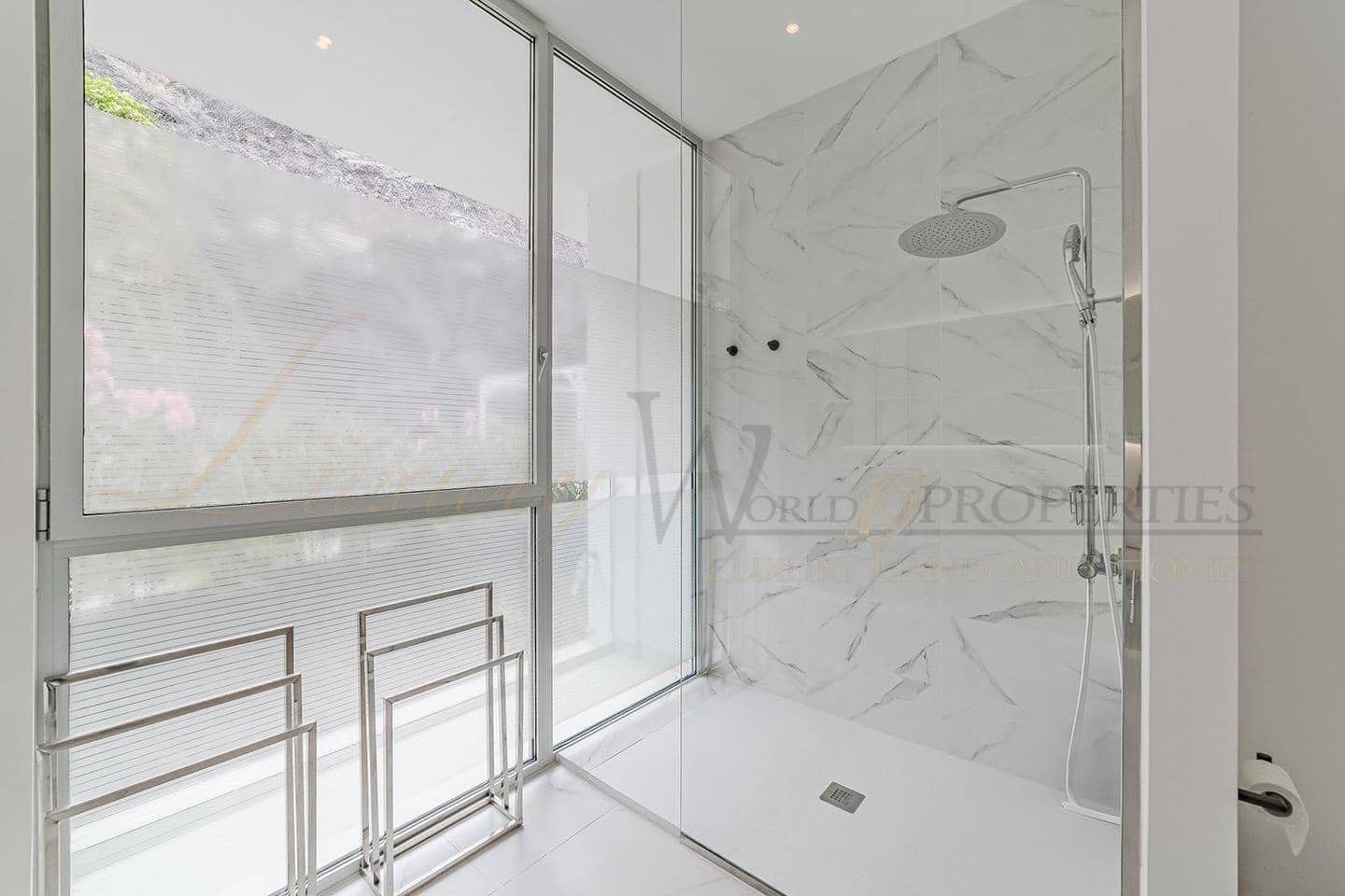 3 bedroom Flat for sale in Los Gigantes with pool garage - € 2,495,000 (Ref: 9164306)