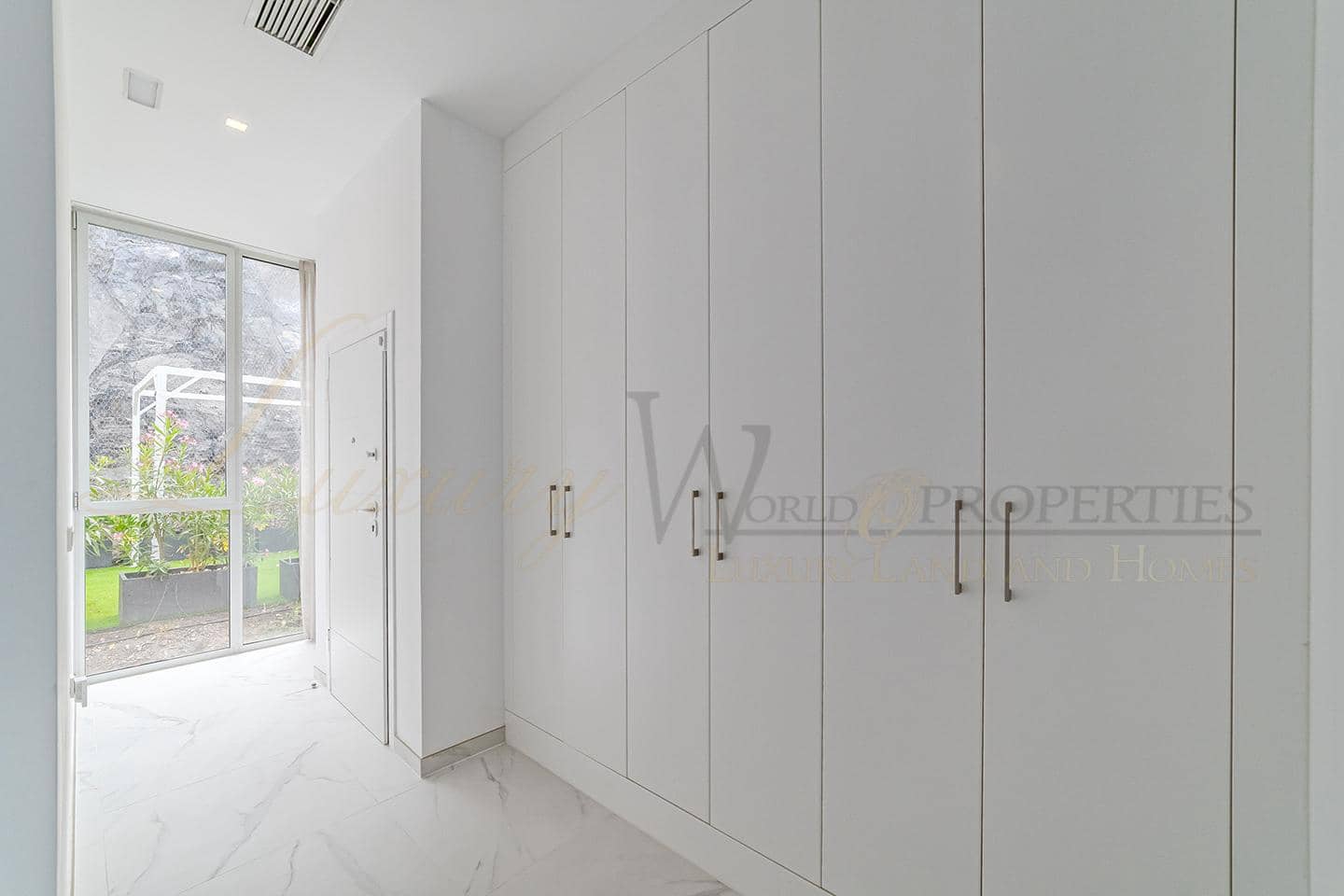 3 bedroom Flat for sale in Los Gigantes with pool garage - € 2,495,000 (Ref: 9164306)