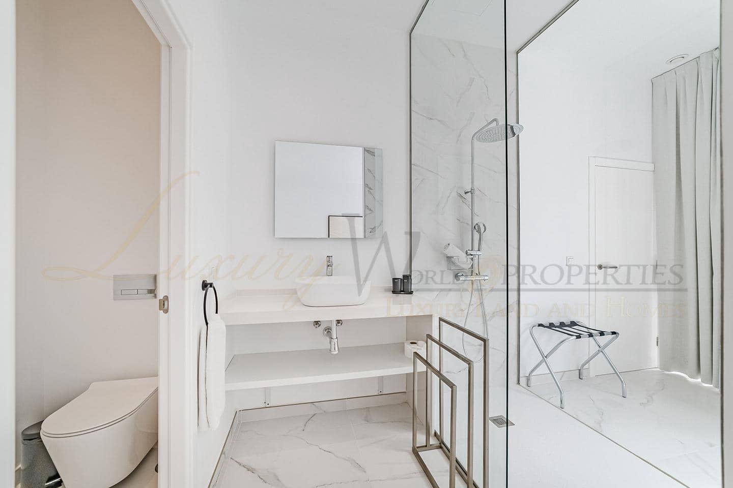 3 bedroom Flat for sale in Los Gigantes with pool garage - € 2,495,000 (Ref: 9164306)