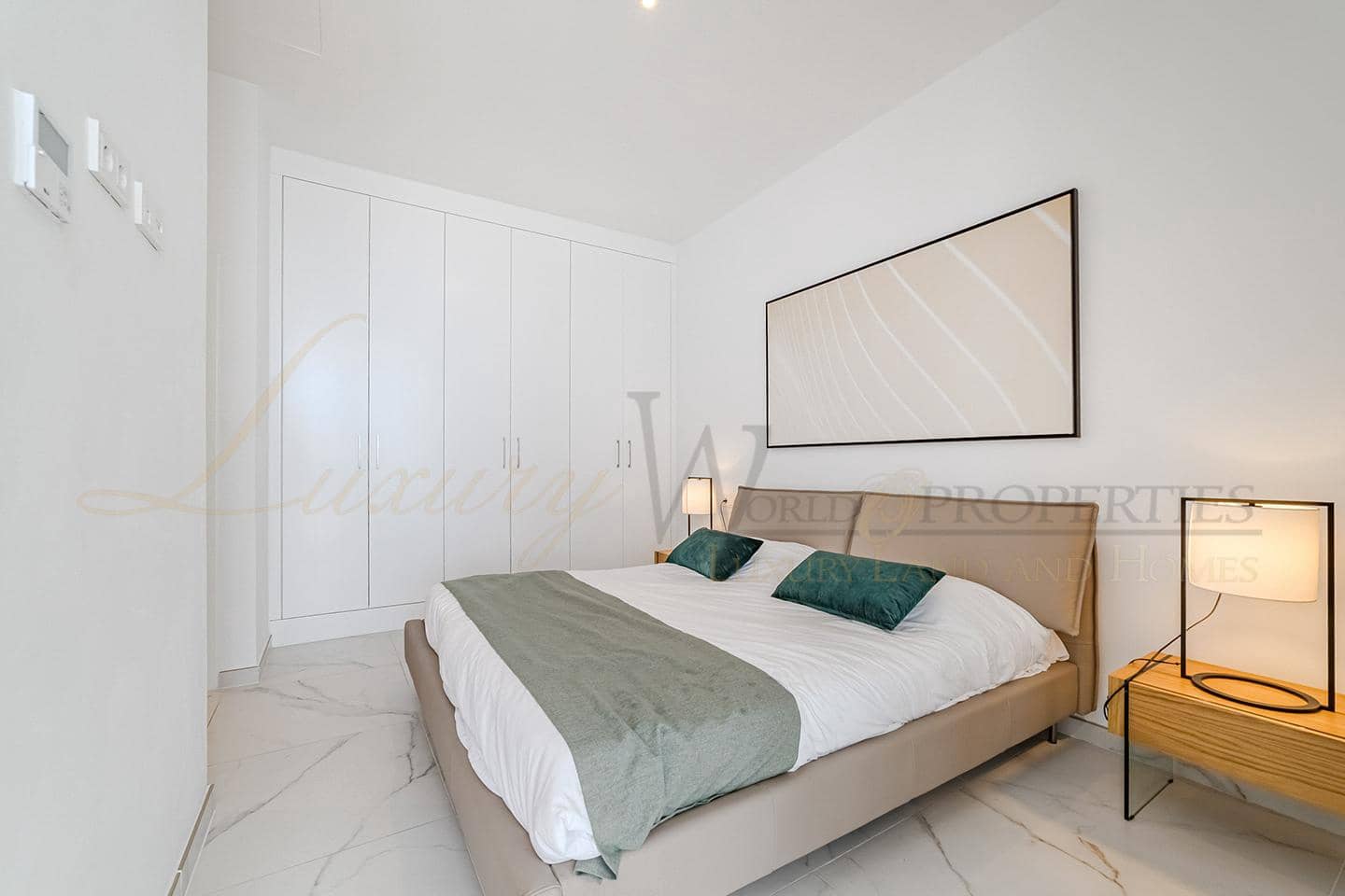 3 bedroom Flat for sale in Los Gigantes with pool garage - € 2,495,000 (Ref: 9164306)