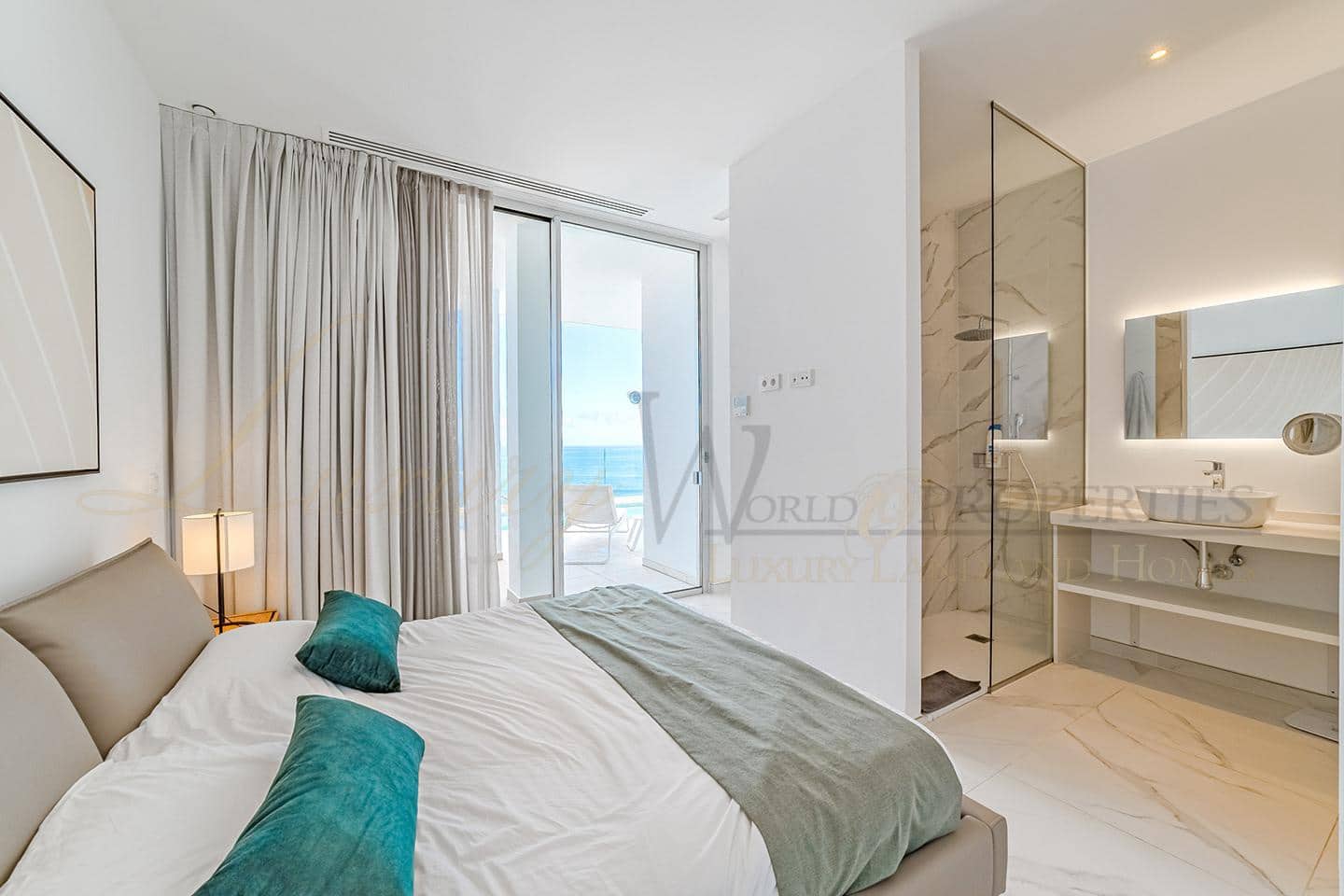 3 bedroom Flat for sale in Los Gigantes with pool garage - € 2,495,000 (Ref: 9164306)