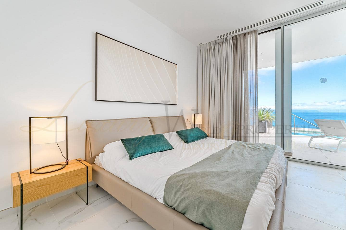 3 bedroom Flat for sale in Los Gigantes with pool garage - € 2,495,000 (Ref: 9164306)