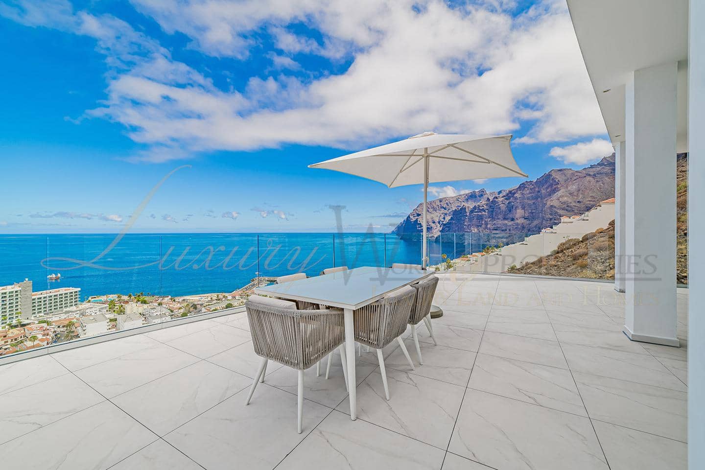 3 bedroom Flat for sale in Los Gigantes with pool garage - € 2,495,000 (Ref: 9164306)