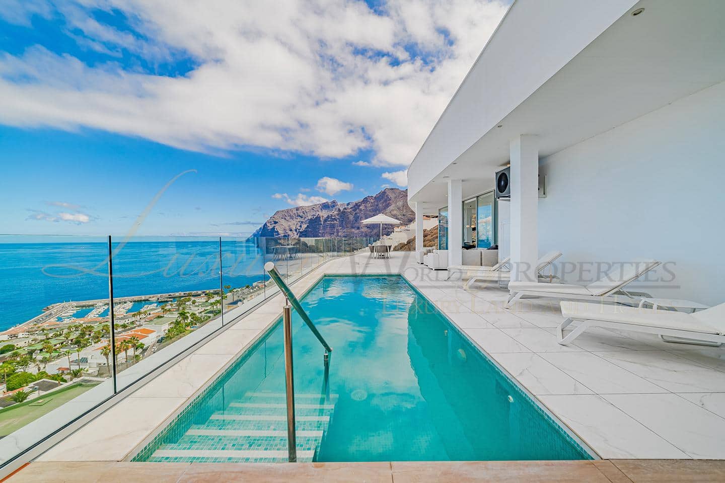 3 bedroom Flat for sale in Los Gigantes with pool garage - € 2,495,000 (Ref: 9164306)
