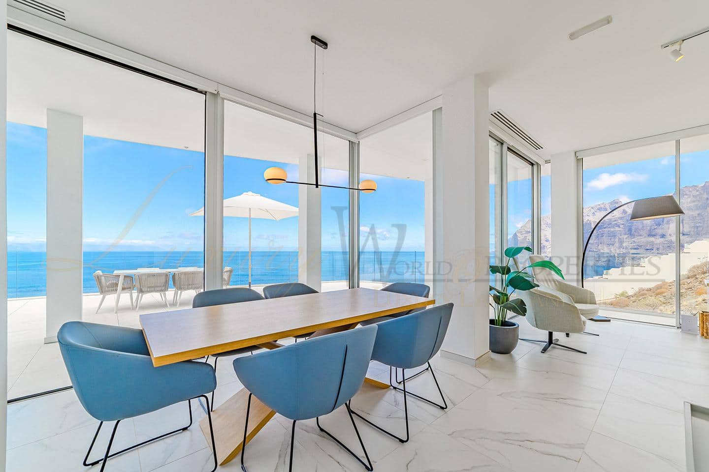 3 bedroom Flat for sale in Los Gigantes with pool garage - € 2,495,000 (Ref: 9164306)