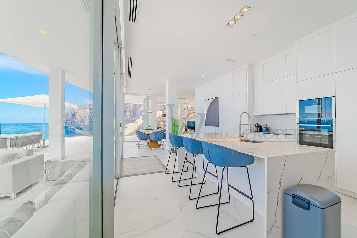 3 bedroom Flat for sale in Los Gigantes with pool garage - € 2,495,000 (Ref: 9164306)