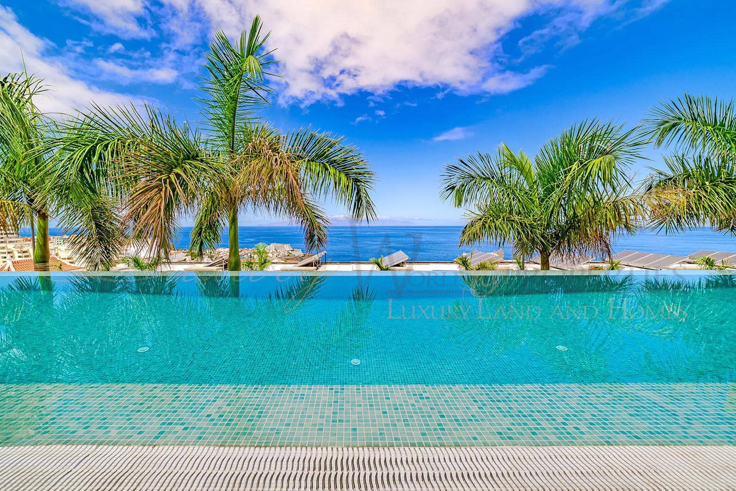 3 bedroom Flat for sale in Los Gigantes with pool garage - € 2,495,000 (Ref: 9164306)