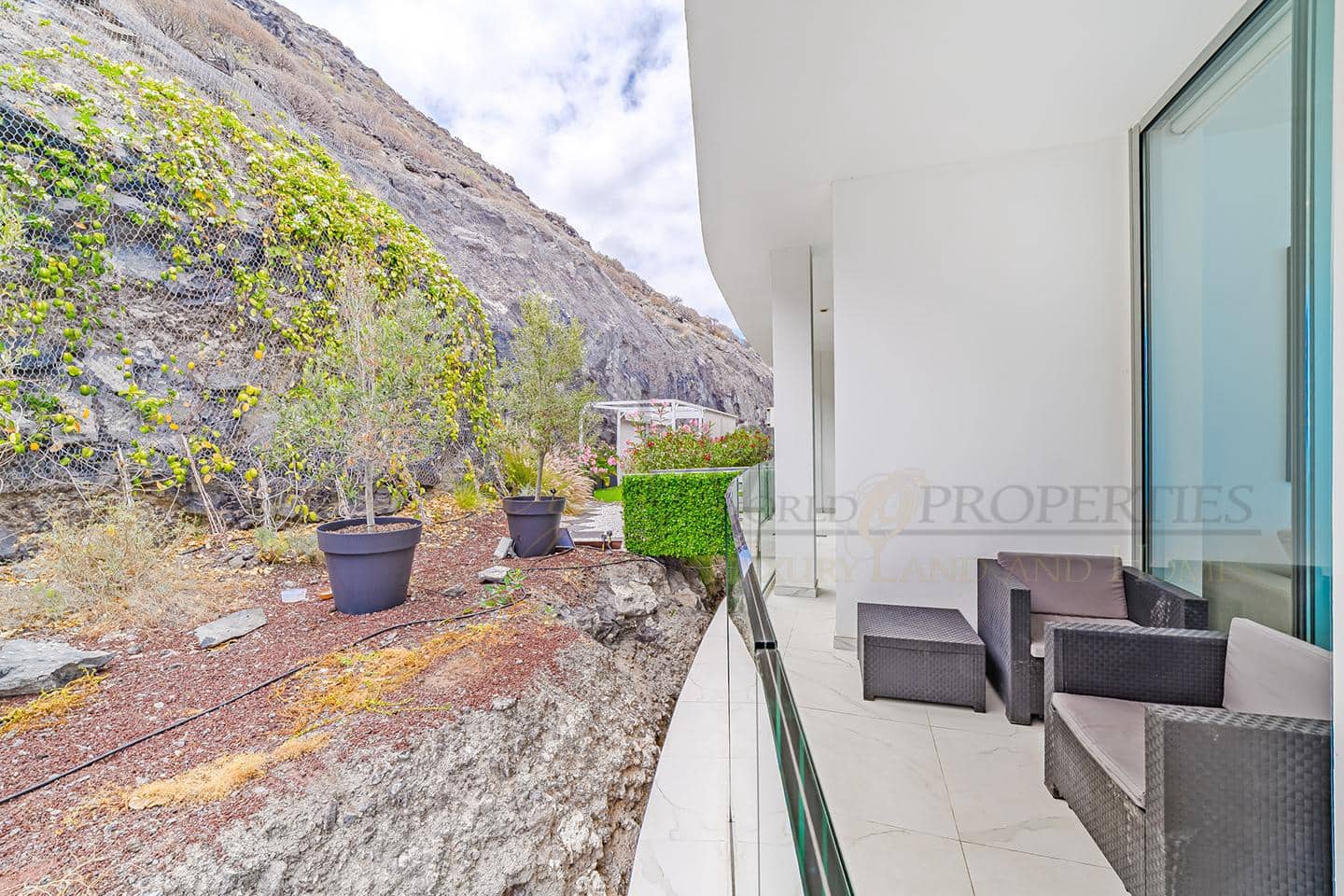 3 bedroom Flat for sale in Los Gigantes with pool garage - € 2,495,000 (Ref: 9164306)