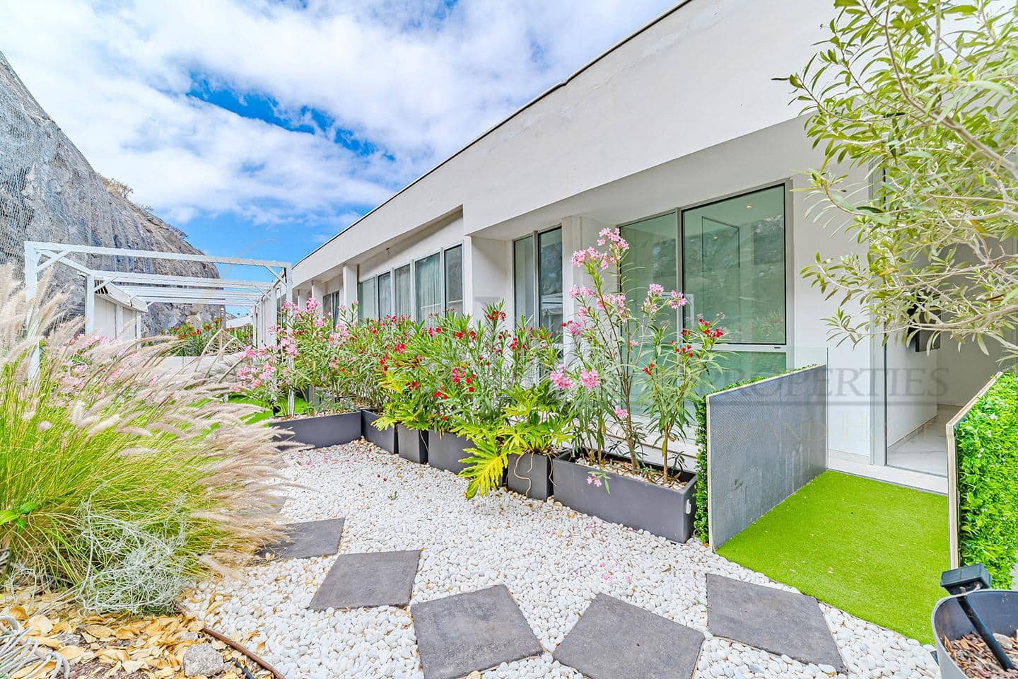 3 bedroom Flat for sale in Los Gigantes with pool garage - € 2,495,000 (Ref: 9164306)