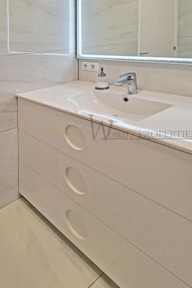 2 soveværelse Lejlighed til salg i Playa de las Americas med swimmingpool - € 590.000 (Ref: 9168228)