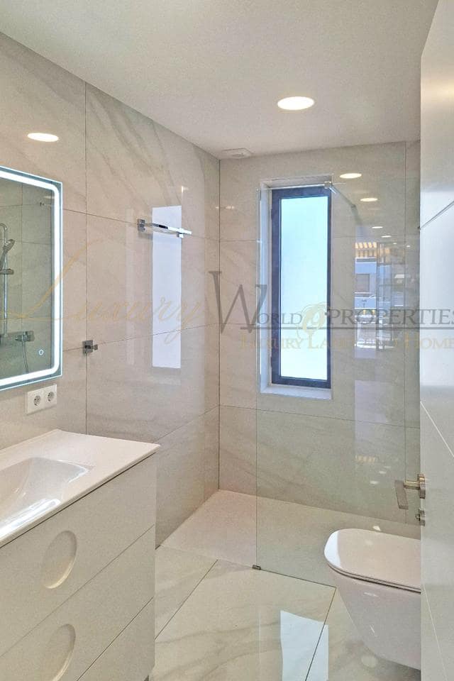 2 soveværelse Lejlighed til salg i Playa de las Americas med swimmingpool - € 590.000 (Ref: 9168228)