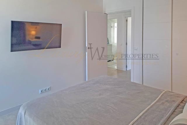 2 slaapkamer Flat te koop in Playa de las Americas, Arona met zwembad - € 530.000 (Ref: 9168228)