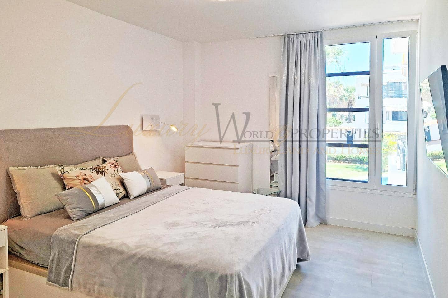 2 soveværelse Lejlighed til salg i Playa de las Americas med swimmingpool - € 590.000 (Ref: 9168228)