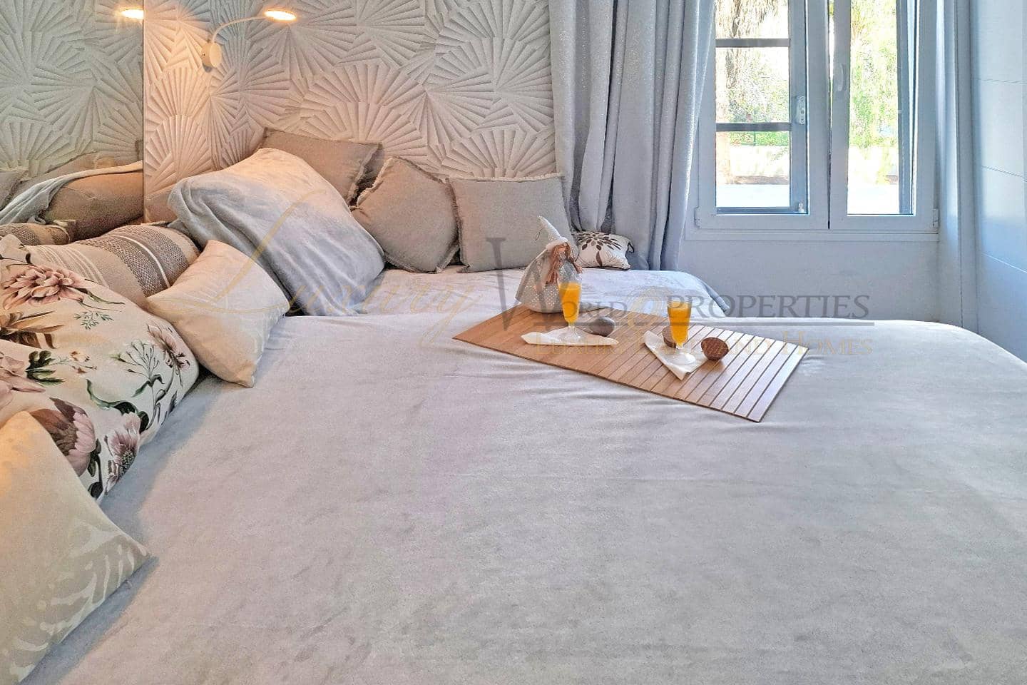 2 soveværelse Lejlighed til salg i Playa de las Americas med swimmingpool - € 590.000 (Ref: 9168228)