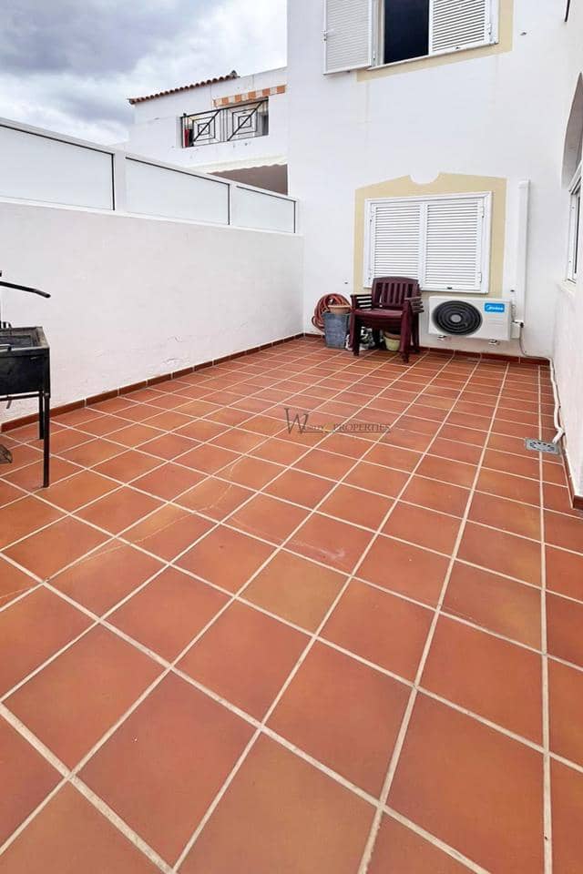 4 soverom Villa til salgs i Costa Adeje med svømmebasseng garasje - € 750 000 (Ref: 9168852)