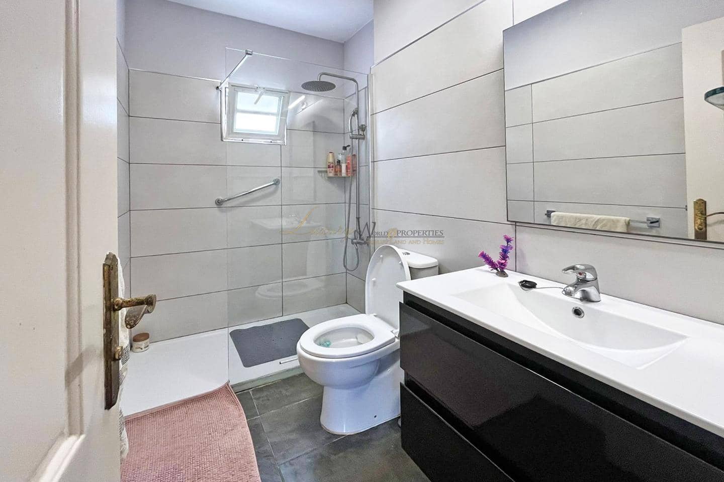 4 soverom Villa til salgs i Costa Adeje med svømmebasseng garasje - € 750 000 (Ref: 9168852)