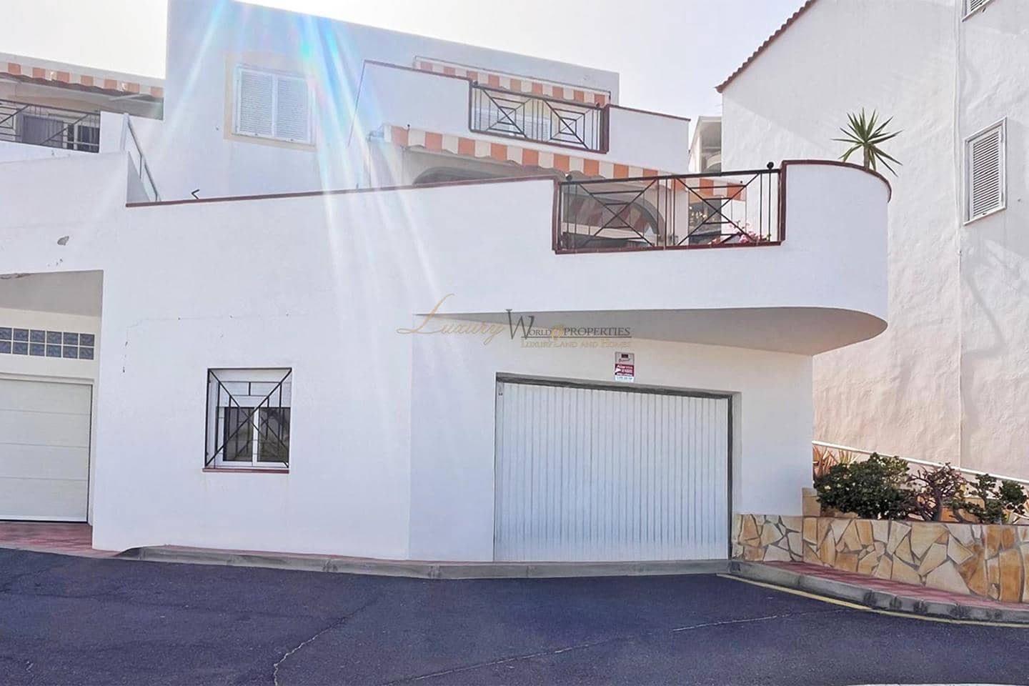 4 soverom Villa til salgs i Costa Adeje med svømmebasseng garasje - € 750 000 (Ref: 9168852)