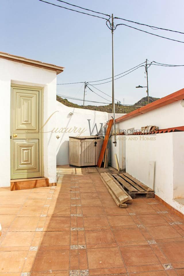 3 soverom Villa til salgs i Los Llanos de Aridane med svømmebasseng garasje - € 350 000 (Ref: 9193077)