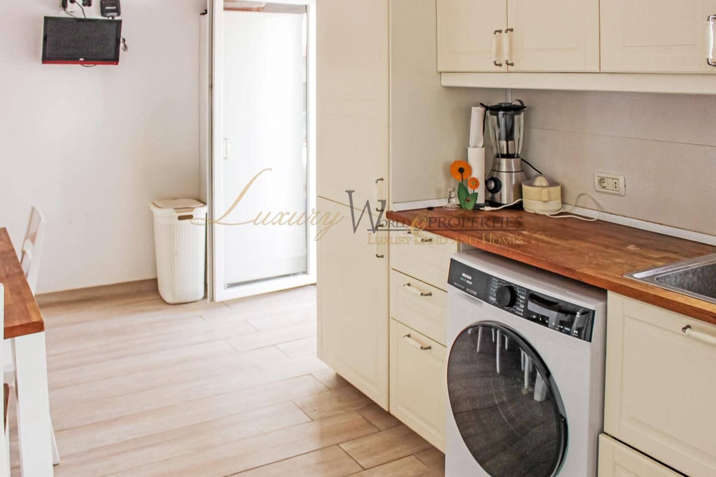 3 soverom Villa til salgs i Los Llanos de Aridane med svømmebasseng garasje - € 350 000 (Ref: 9193077)