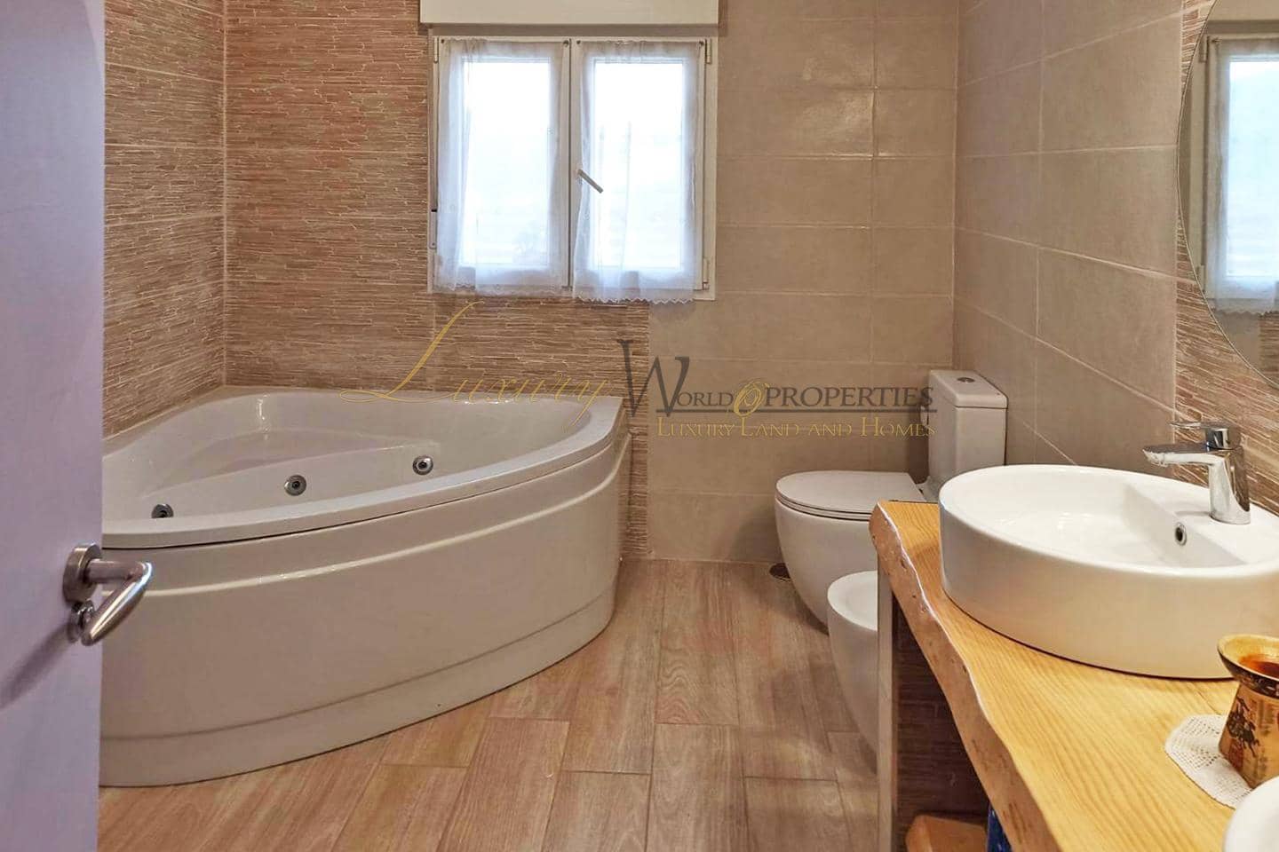 3 soverom Villa til salgs i Los Llanos de Aridane med svømmebasseng garasje - € 350 000 (Ref: 9193077)