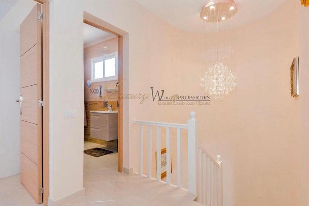 3 soveværelse Villa til salg i Costa Adeje med swimmingpool garage - € 630.000 (Ref: 9235261)