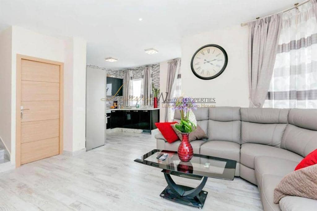 3 soveværelse Villa til salg i Costa Adeje med swimmingpool garage - € 630.000 (Ref: 9235261)