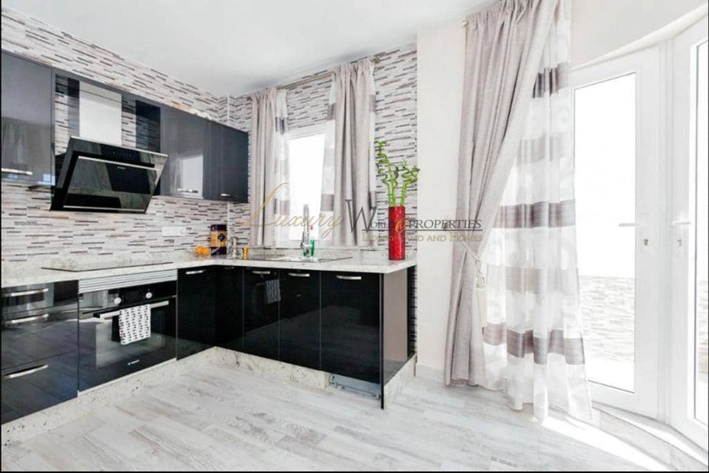 3 soveværelse Villa til salg i Costa Adeje med swimmingpool garage - € 630.000 (Ref: 9235261)