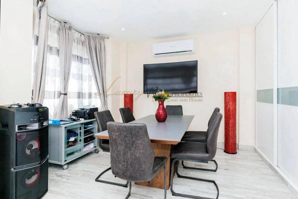 3 soveværelse Villa til salg i Costa Adeje med swimmingpool garage - € 630.000 (Ref: 9235261)