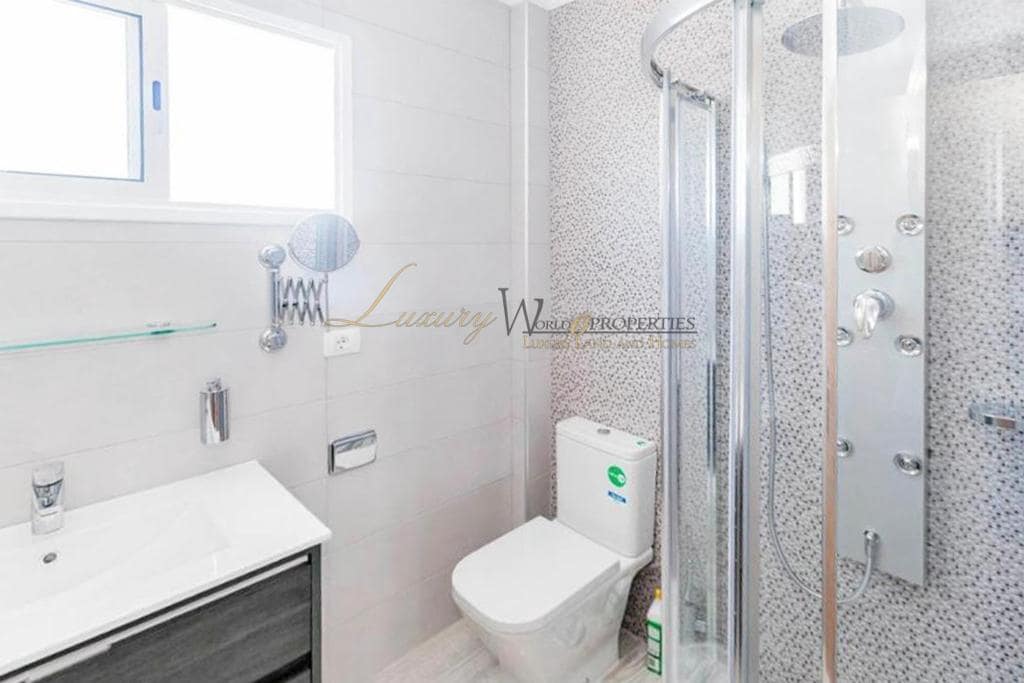 3 soveværelse Villa til salg i Costa Adeje med swimmingpool garage - € 630.000 (Ref: 9235261)