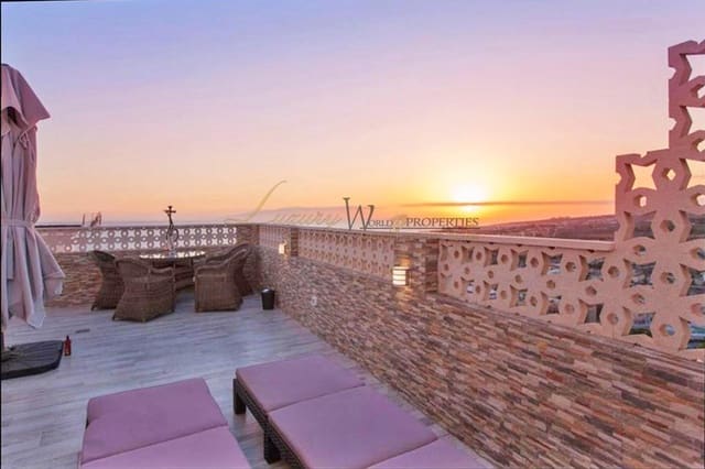 3 slaapkamer Villa te koop in Torviscas Centro y Alto, Adeje met zwembad garage - € 630.000 (Ref: 9235261)